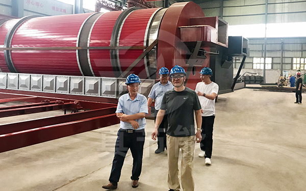 酒糟烘干設(shè)備考察訪問現(xiàn)場(chǎng)